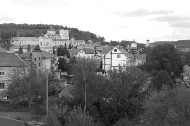 Eski şehrin tarihi kısmı. Eski kasaba, merkez cadde. Dönüşüm Katedrali. St. Stanislaus Katolik Kilisesi. Nicholas Katedrali (Fransisken Manastırı). Eski büyük kilise.