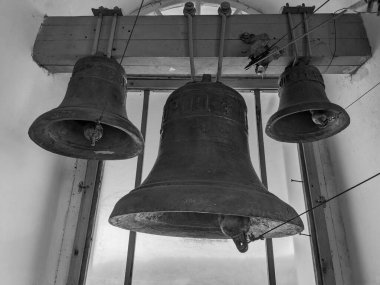 Kilise demir çanlar yaptı