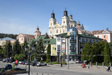 Eski şehrin tarihi kısmı. Dönüşüm Katedrali. Büyük kilise.  