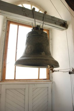 Kilise demir çanlar yaptı