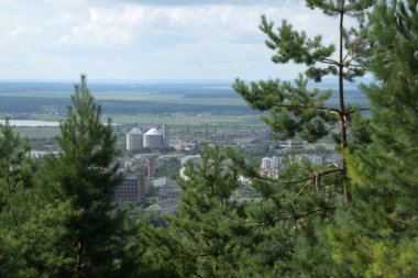 Pencereden şehre olan manzara.