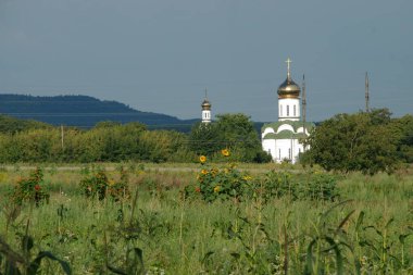 Cadde 'nin dışındaki kilise. Vaftizci Yahya Kilisesi