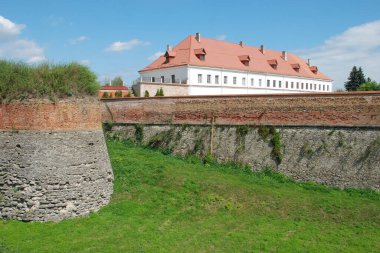 Eski kalenin kulesi. Dubno Kalesi savunma duvarları.