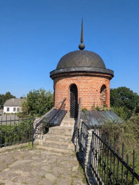 Eski kalenin kulesi. Dubno Kalesi savunma duvarları.