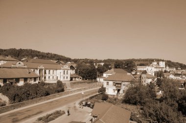 Eski şehrin tarihi kısmı. Eski kasaba, merkez cadde. Dönüşüm Katedrali. St. Stanislaus Katolik Kilisesi..