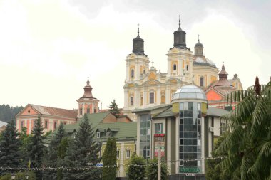 Eski şehrin tarihi kısmı. Eski kasaba, merkez cadde. Dönüşüm Katedrali..