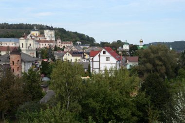 Eski şehrin tarihi kısmı. Eski kasaba, merkez cadde. Dönüşüm Katedrali. St. Stanislaus Katolik Kilisesi. Nicholas Katedrali (Fransisken Manastırı). Eski büyük kilise.
