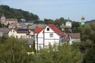 Eski şehrin tarihi kısmı. Eski kasaba binaları. St. Nicholas Katedrali (Fransisken Manastırı). Eski büyük kilise. 