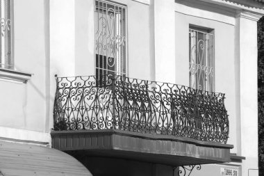 Eski kasabanın balkonları