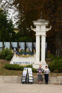Eski parkın girişinde.