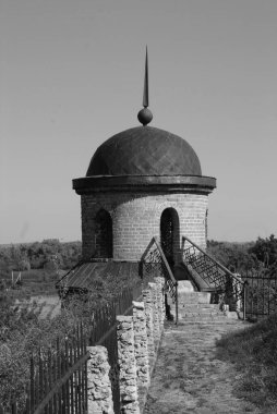 Eski kalenin kulesi. Dubno Kalesi savunma duvarları.