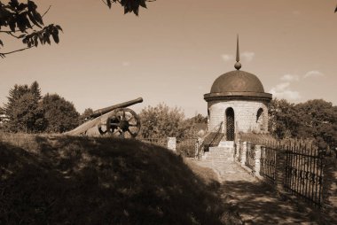 Eski kalenin kulesi. Dubno Kalesi savunma duvarları.