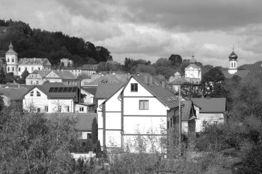 Eski şehrin tarihi kısmı. Eski kasaba binaları. St. Nicholas Katedrali (Fransisken Manastırı). Eski büyük kilise. 