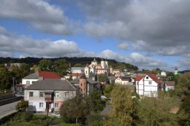 Eski şehrin tarihi kısmı. Eski kasaba, merkez cadde. Dönüşüm Katedrali. St. Stanislaus Katolik Kilisesi. Nicholas Katedrali (Fransisken Manastırı). Eski büyük kilise.