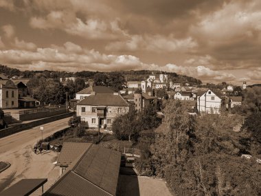 Eski şehrin tarihi kısmı. Eski kasaba, merkez cadde. Dönüşüm Katedrali. St. Stanislaus Katolik Kilisesi. Nicholas Katedrali (Fransisken Manastırı). Eski büyük kilise.