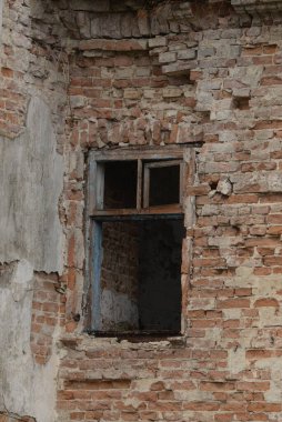 Eski terk edilmiş binada harap