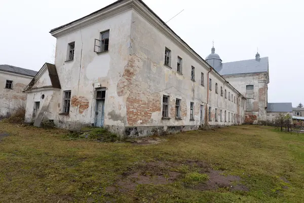 St. Nicholasdaki manastır. Büyük eski ortodoks kilisesi..