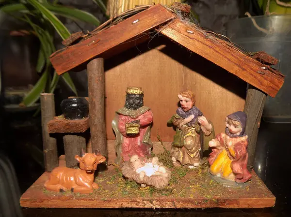 Noel doğumu sahnesi, kapalı alanda. 