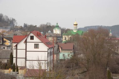 Eski şehrin tarihi kısmı. Eski kasaba binaları. St. Nicholas Katedrali (Fransisken Manastırı). Eski büyük kilise.