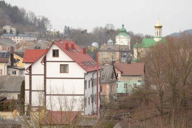 Eski şehrin tarihi kısmı. Eski kasaba binaları. St. Nicholas Katedrali (Fransisken Manastırı). Eski büyük kilise.