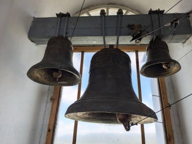  Kilise demir çanlar yaptı
