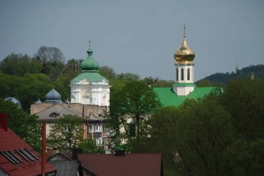 Eski şehrin tarihi kısmı. Eski kasaba binaları. St. Nicholas Katedrali (Fransisken Manastırı). Eski büyük kilise. 