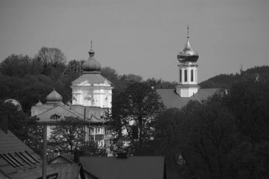 Eski şehrin tarihi kısmı. Eski kasaba binaları. St. Nicholas Katedrali (Fransisken Manastırı). Eski büyük kilise.