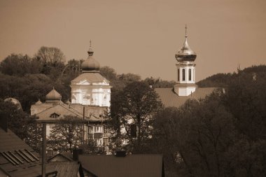 Eski şehrin tarihi kısmı. Eski kasaba binaları. St. Nicholas Katedrali (Fransisken Manastırı). Eski büyük kilise.