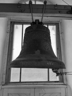 Kilise demir çanlar yaptı