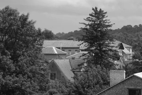 Eski kasabanın küçük bir caddesi. Eski şehrin tarihi kısmı. Eski kasabanın tarihi merkezi. Eski, yerleşim yeri, köy evi. Eski kasabanın kenar mahalleleri.