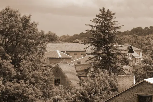 Eski kasabanın küçük bir caddesi. Eski şehrin tarihi kısmı. Eski kasabanın tarihi merkezi. Eski, yerleşim yeri, köy evi. Eski kasabanın kenar mahalleleri.