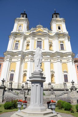 Eski şehrin tarihi kısmı. Dönüşüm Katedrali..