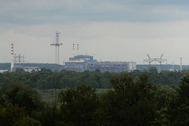 Eski şehrin kenar mahalleleri. Pencereden şehre olan manzara.