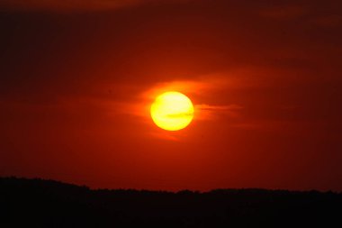 Akşam bulutlu gökyüzü, genel manzara