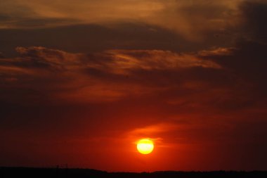 Akşam bulutlu gökyüzü, genel manzara