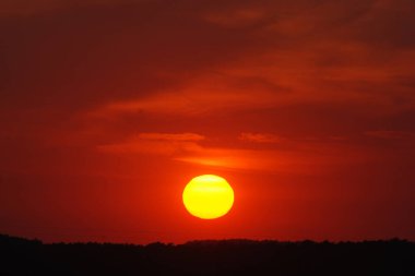 Akşam bulutlu gökyüzü, genel manzara