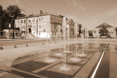 Eski kasabanın küçük bir caddesi. Eski şehrin tarihi kısmı. Eski kasabanın tarihi merkezi. Eski, yerleşim yeri, köy evi. Eski kasabanın kenar mahalleleri.