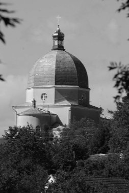 Bakire İsa 'nın Doğumu Kilisesi (Tunytska). Köyün kıyısındaki Antik Ortodoks Kilisesi.