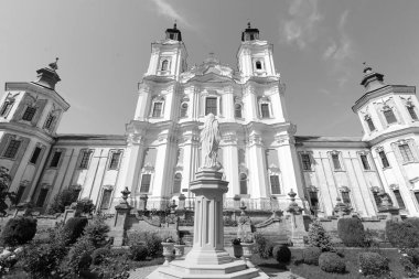 Şekil Değiştirme Katedrali.