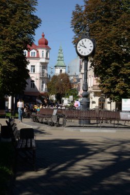 Eski kasabada Noel ağacı. Noel ağacı, eski kasaba.