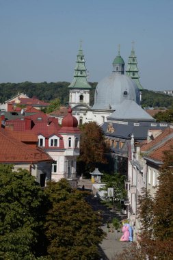 Eski kasabada Noel ağacı. Noel ağacı, eski kasaba.