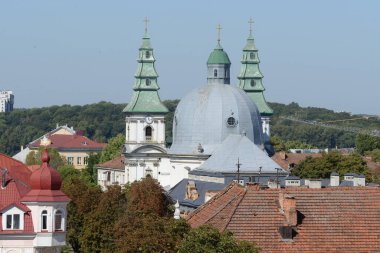 Eski kasabada Noel ağacı. Noel ağacı, eski kasaba.