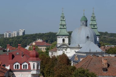 Eski kasabada Noel ağacı. Noel ağacı, eski kasaba.