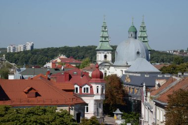 Eski kasabada Noel ağacı. Noel ağacı, eski kasaba.