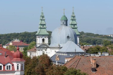 Eski kasabada Noel ağacı. Noel ağacı, eski kasaba.