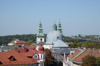 Eski kasabada Noel ağacı. Noel ağacı, eski kasaba.