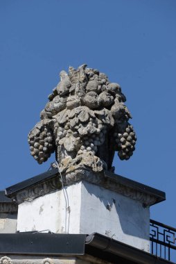  Kule ve eski Collegium yezuyitskoho Binası 