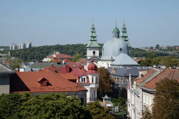 Eski kasabada Noel ağacı. Noel ağacı, eski kasaba.
