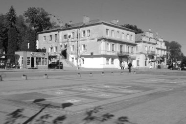 Eski kasabanın küçük bir caddesi. Eski şehrin tarihi kısmı. Eski kasabanın tarihi merkezi. Eski, yerleşim yeri, köy evi. Eski kasabanın kenar mahalleleri.