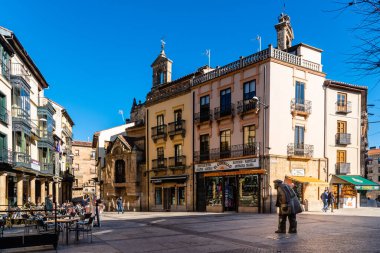 Salamanca, İspanya - 14 Ocak 2022: İspanya 'nın Salamanca kentinin tarihi merkezi